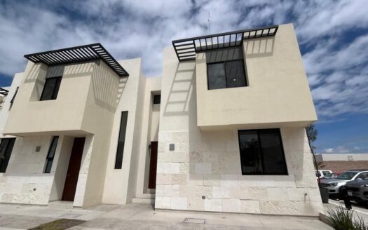 Casa con alberca y gimnasio en Zibatá