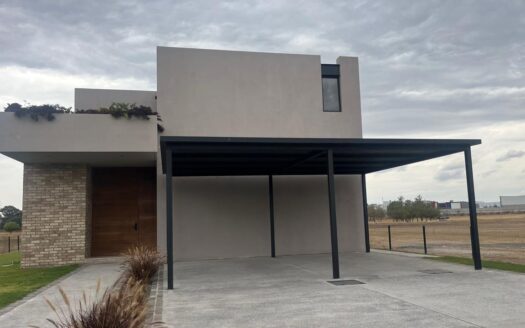 Casa con Viñedo y Amenidades Ecuestres en Querétaro