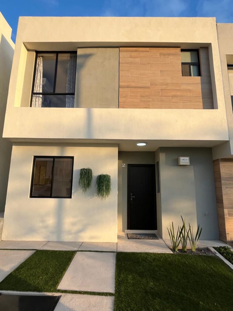 Casa de 2 niveles con recámara en planta baja en Zákia 🏡